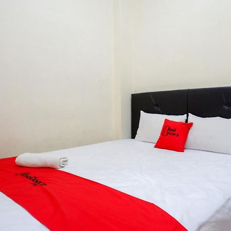 เรดดอร์ซ ชาเรียะห์ ใกล้สถานีรถไฟเปอร์โวซารี Hotel Surakarta  ภายนอก รูปภาพ